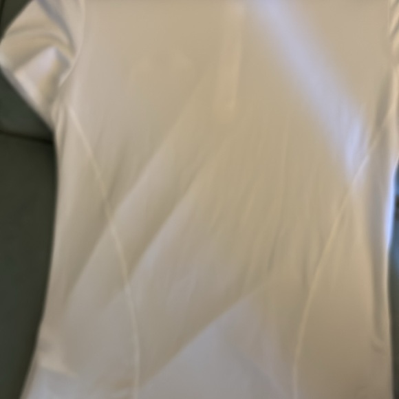 NWT The Diplomat Golf Course Under Armour Women’s White Polo Top Shirt XS - Picture 9 of 9